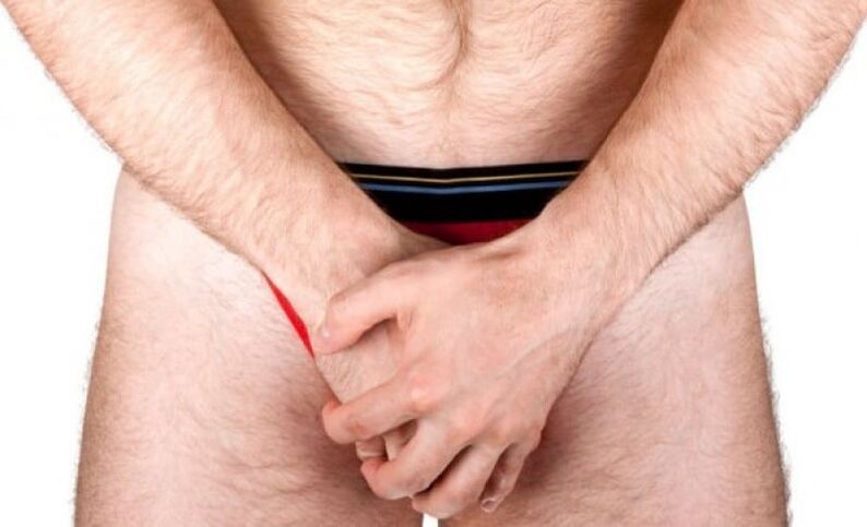 muškarac koji radi masažu penisa za povećanje debljine